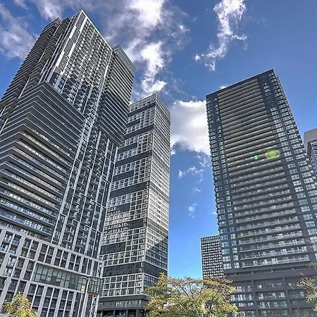 Amazing 2 Bedroom Condo 3 Beds 1 Bath Dundas Square
